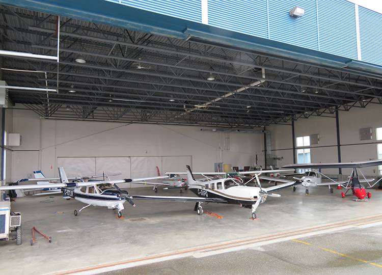 cdas hangar &bull; Aeroport de Sherbrooke